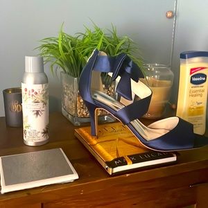 A pair of 3” comfortable fancy blue shoes